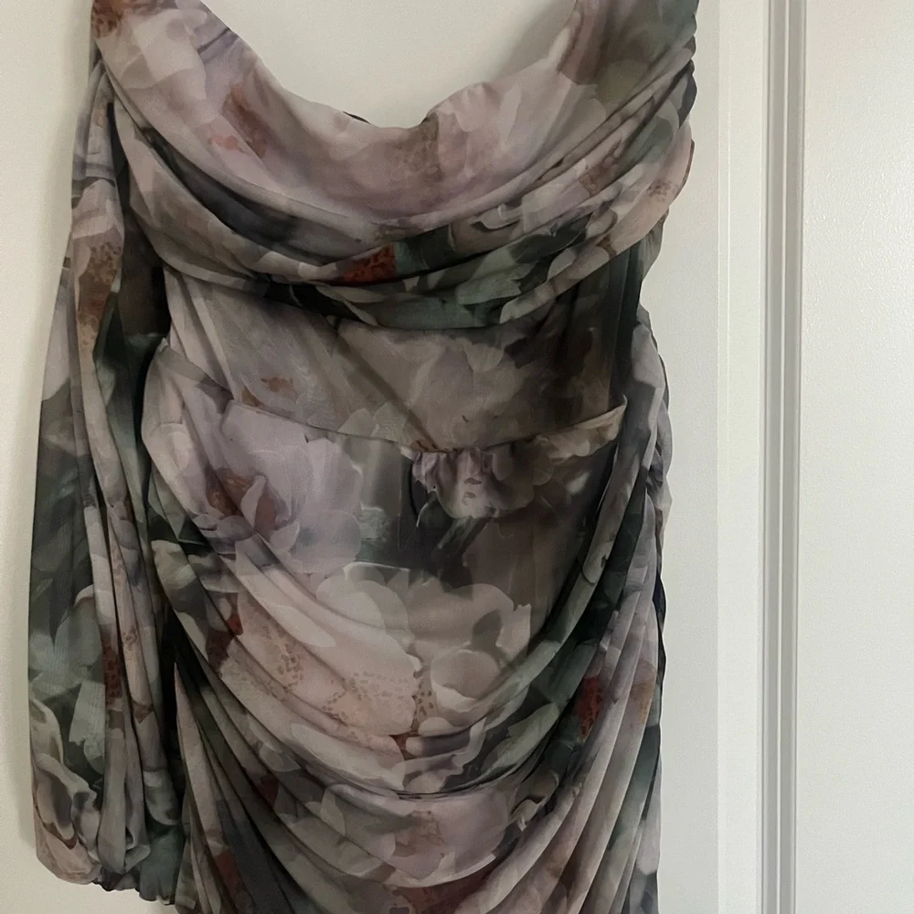Abercrombie & Fitch Floral One-Shoulder Maxi Dress - Picture 4 of 4